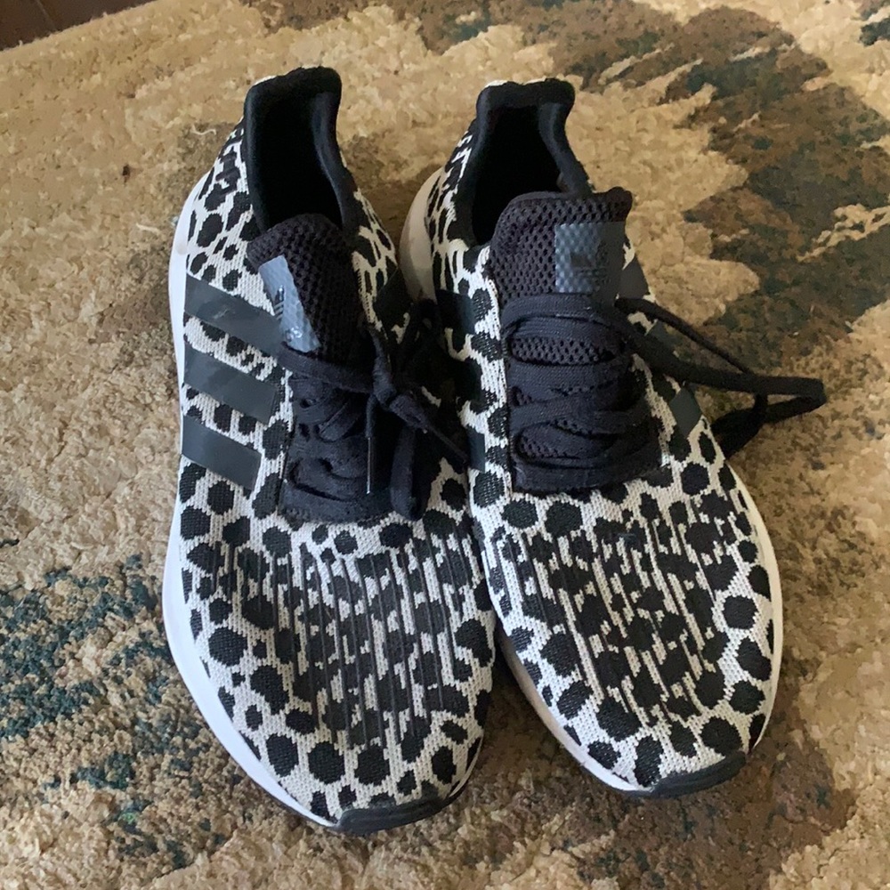 Ladies size 11 adidas tennis shoes